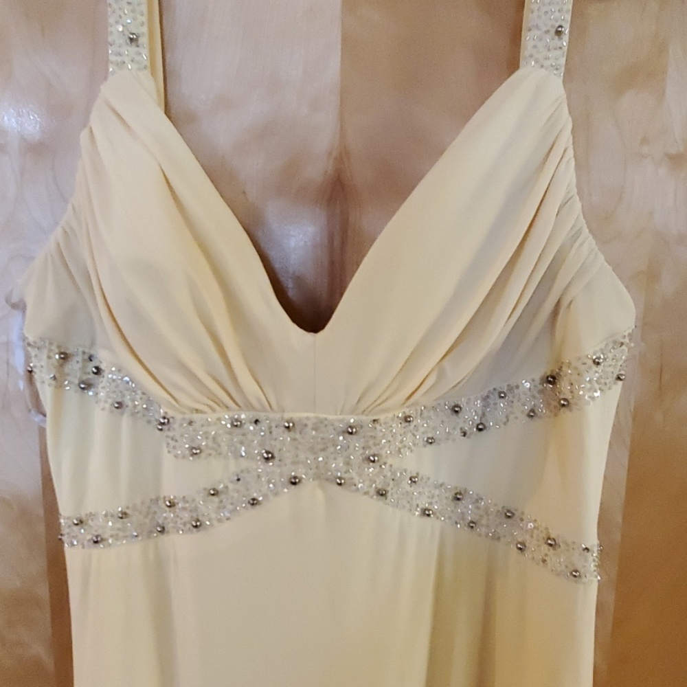 Dress - Picture 2 of 2